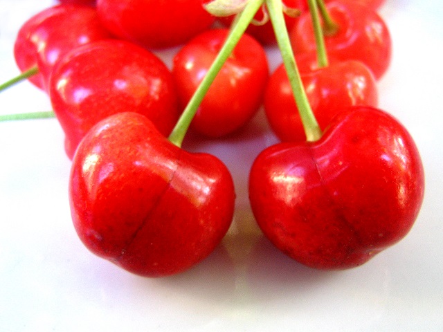Fresh, glossy red cherries with green stems, ready to eat. Featured as one of the 5 Best Healthy Fruits to Eat Everyday, highlighting their nutritional values and health benefits.