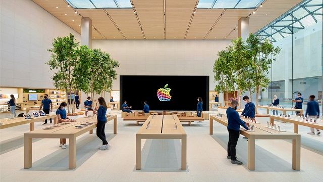 Apple Education Store – US, UK, Canada, India, Australia, Ireland, Singapore, NZ, Malaysia, Hong Kong and Philippines: Products & Services Offerings, Education Pricing, Student Discounts (for MacBooks, iPhones, iPads - Refurbished, Apple Watches & TV and Other Accessories) and How to Access & Get Discounts. The brand new Apple Yas Mall Store, Abu Dhabi. Photo credit: Apple Newsroom Abu Dhabi